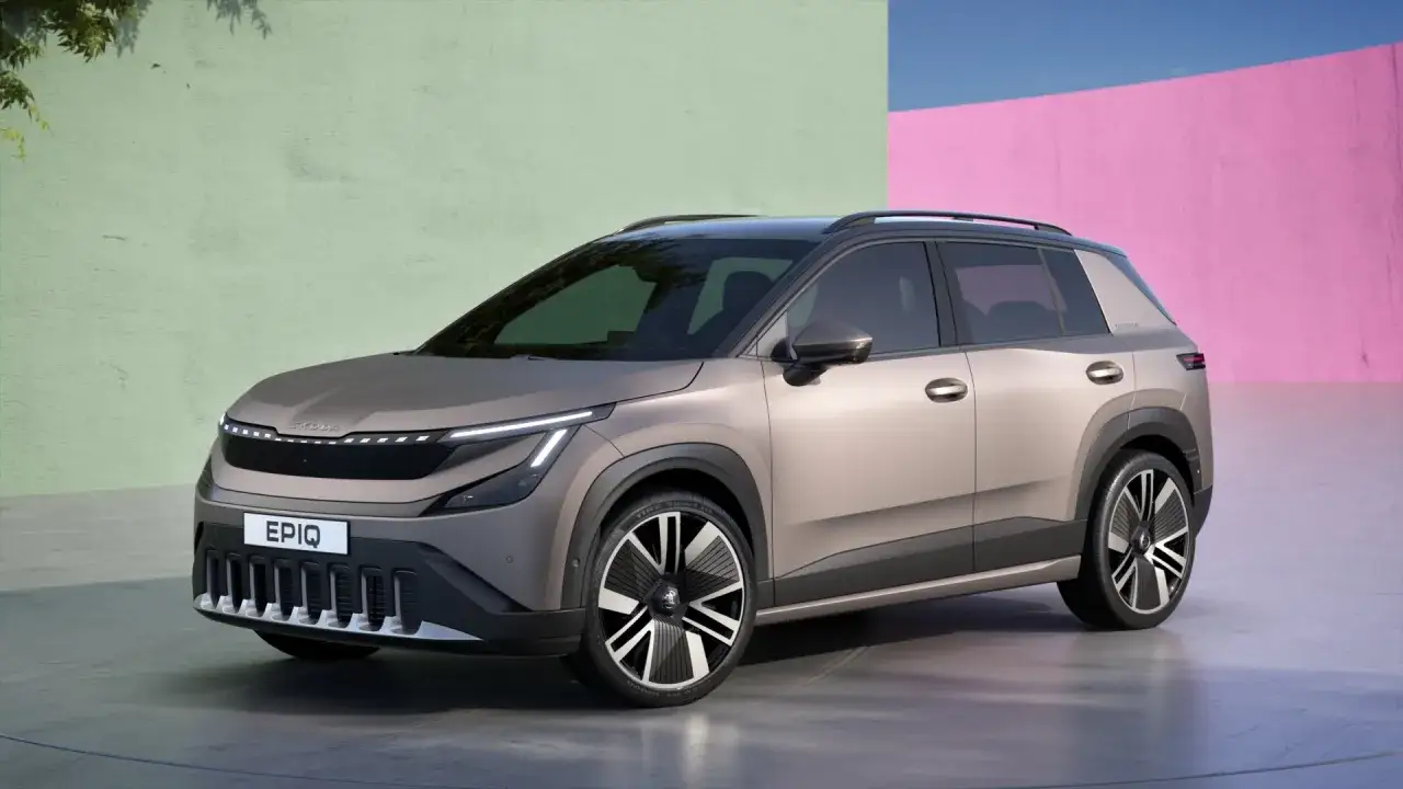 Nowe samochody do 100 tys. - Skoda Epiq, elektryczny SUV z nowoczesnym designem, idealny dla rodziny.