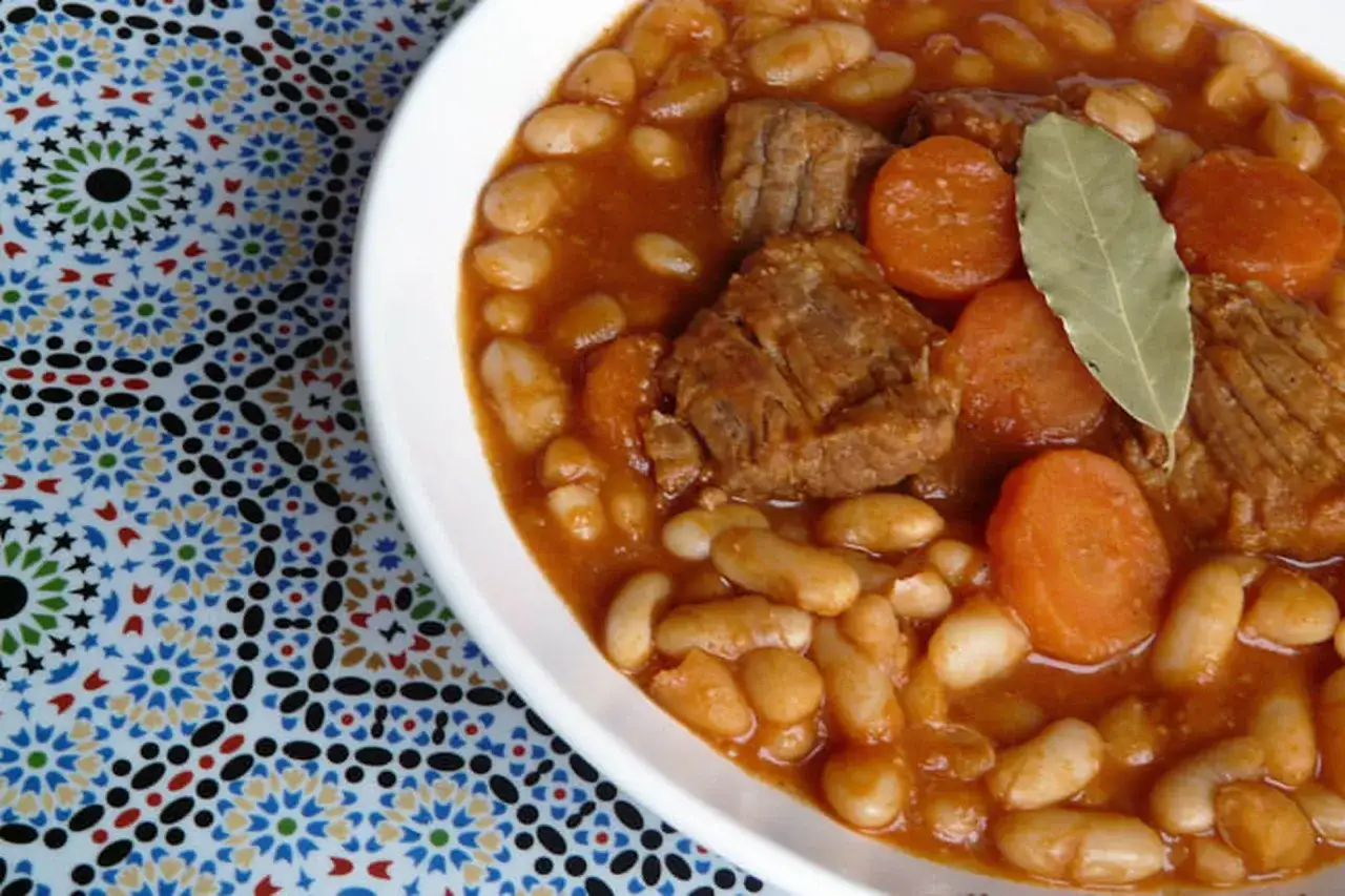 Ingrédients essentiels salade Loubia marocaine