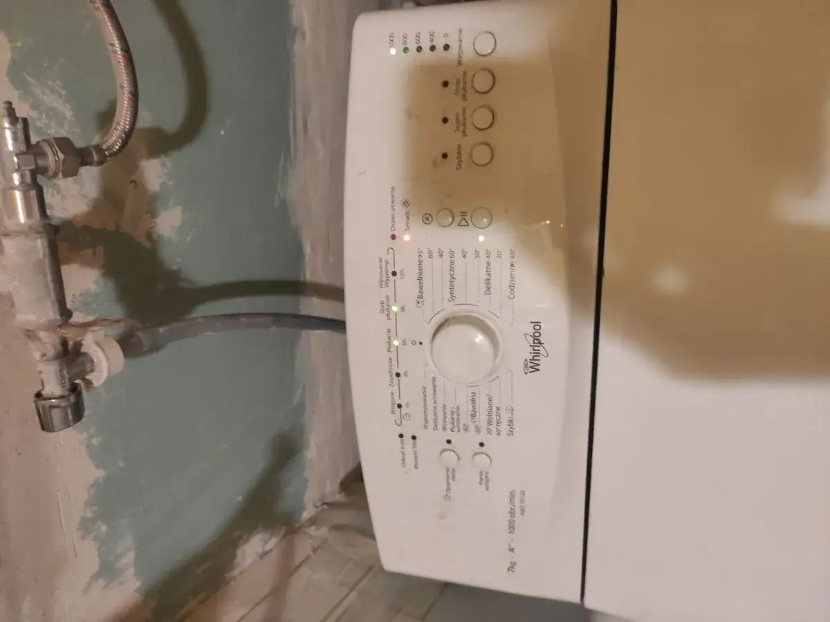 Pralka Whirlpool z błędem F06, świeci się kontrolka