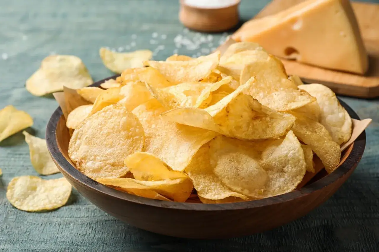 r&oacute;żne produkty ziemniaczane frytki chipsy kopytka