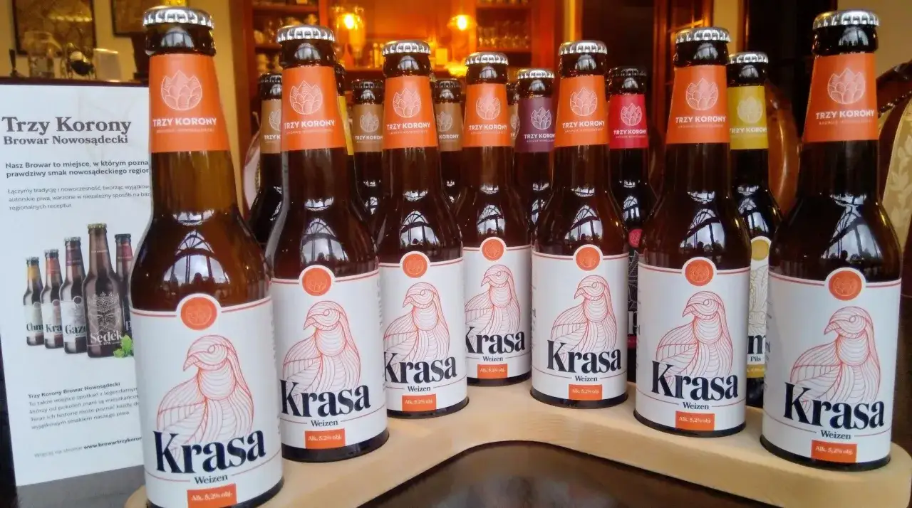 Rzędy butelek piwa górnej fermentacji