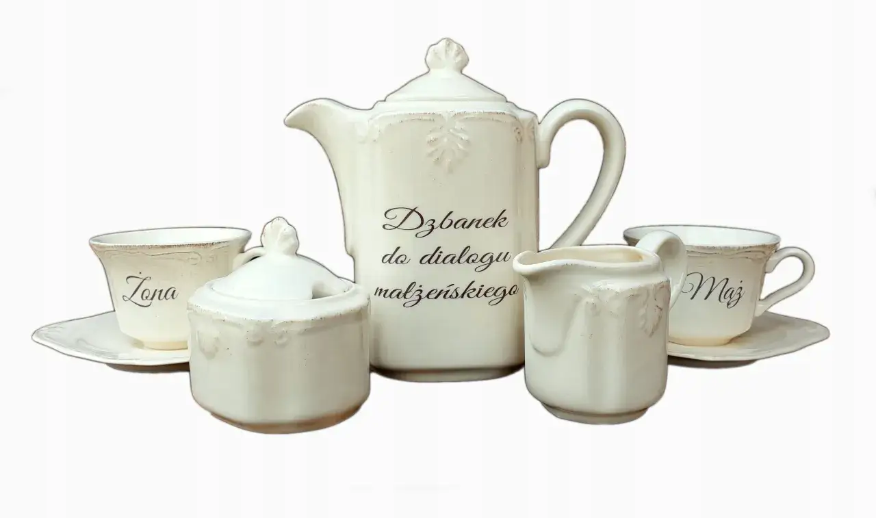 Biały zestaw ceramiczny: dzbanek z napisem 