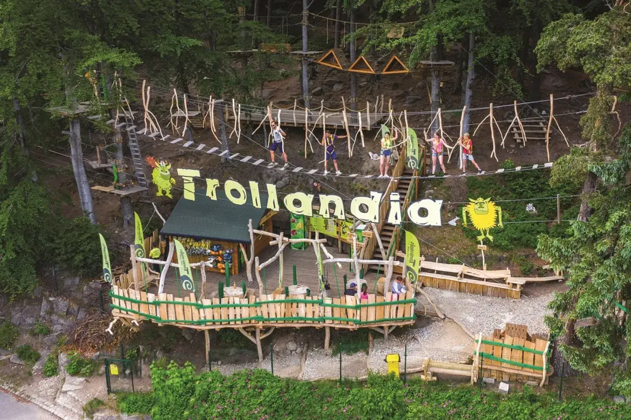System ciągłej asekuracji park linowy Trollandia