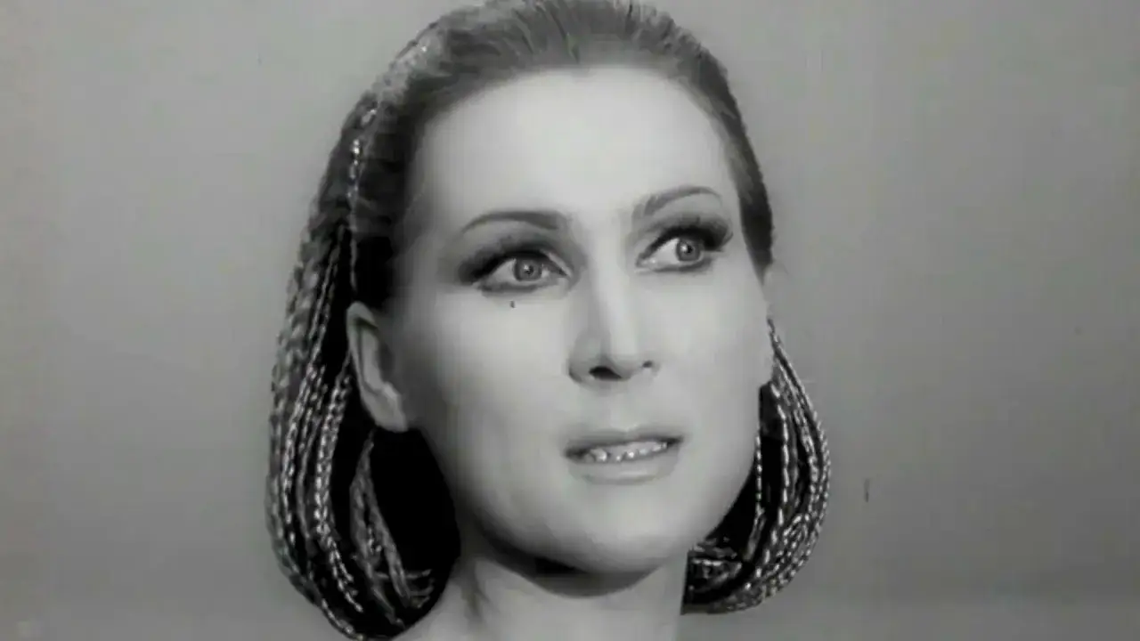 Portret Ireny Santor z charakterystycznymi warkoczami. Ile lat ma Irena Santor? Wiek artystki to tajemnica.