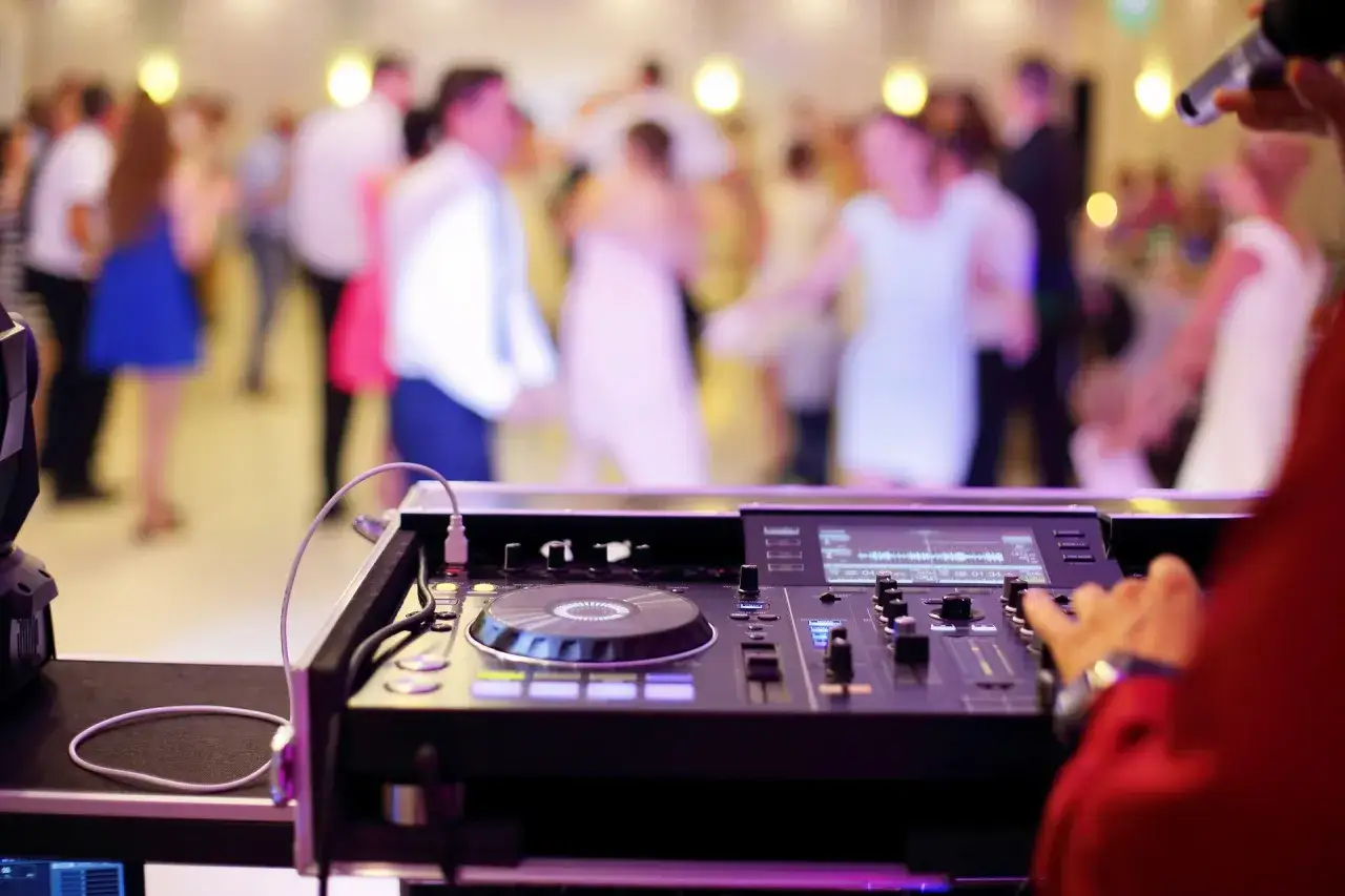 rozmowa z DJ-em przed weselem