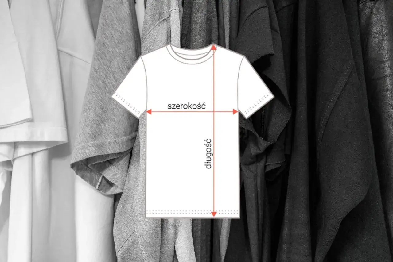 Schemat pokazuje, jak zmierzyć koszulkę: szerokość i długość. T-shirty wiszą w tle.