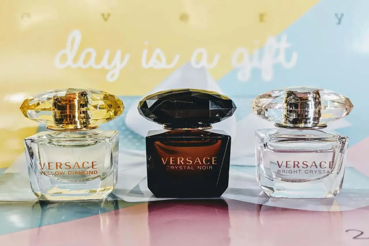 Versace Crystal Noir EDT vs EDP porównanie