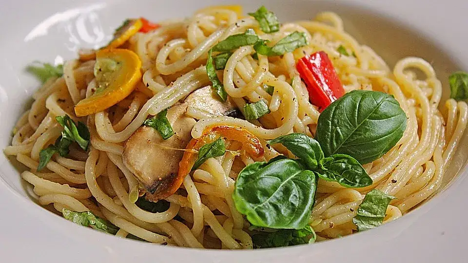 Spaghettisalat mit Grillfleisch