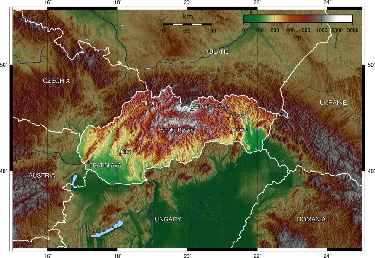 Słowacja góry: mapa topograficzna z zaznaczonymi pasmami górskimi, w tym Tatrami z Gerlachowskim Szczytem. Kolory wskazują wysokość nad poziomem morza.