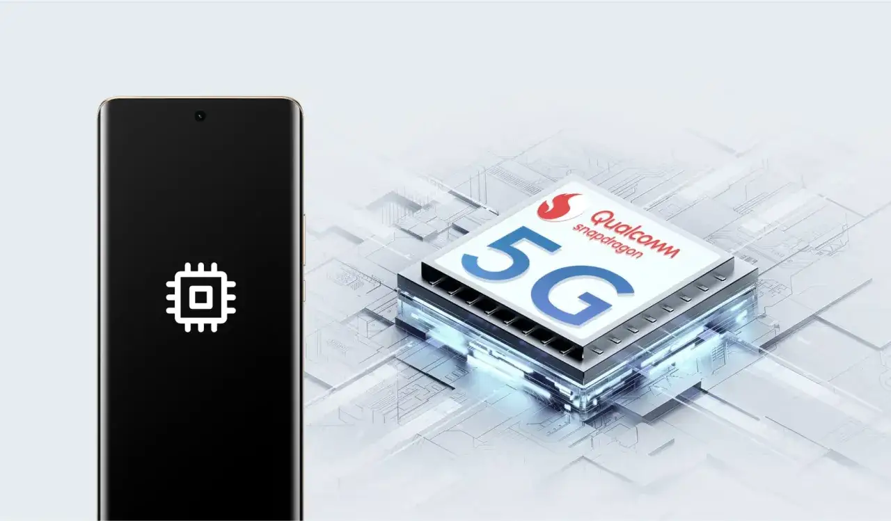 Smartfon z ikoną procesora obok układu Qualcomm Snapdragon 5G.
