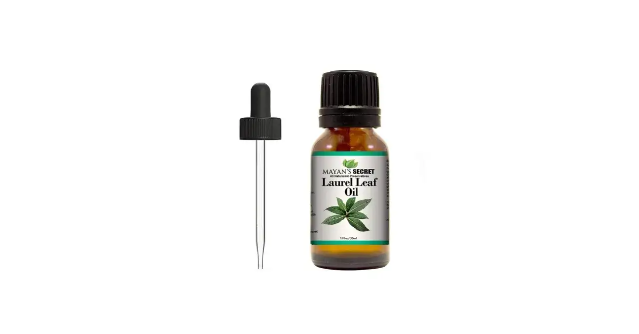 Flasche Lorbeerblattöl mit Pipette. Lorbeeröl kann die Psyche positiv beeinflussen, Stress reduzieren und für innere Ruhe sorgen.