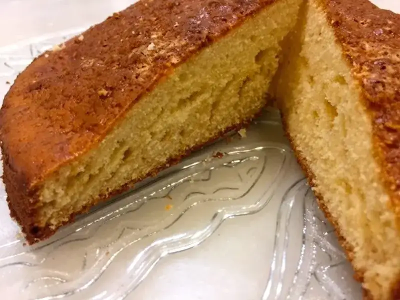 Bizcocho de yogur Thermomix cortado