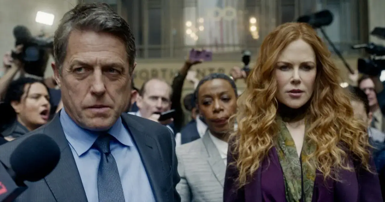Hugh Grant i Nicole Kidman w otoczeniu medi&oacute;w, jakby zaczynali od nowa serial.