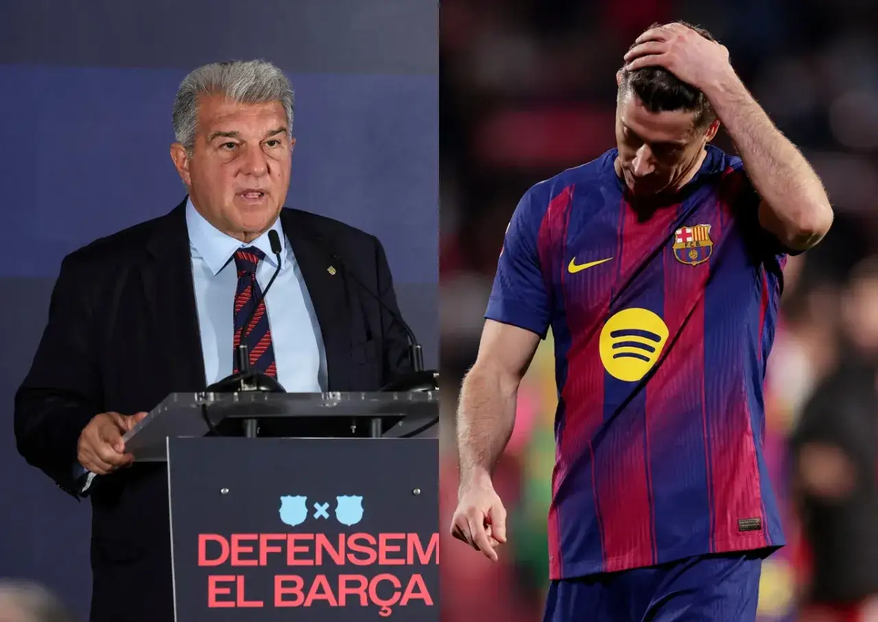 Laporta przemawia, podczas gdy piłkarz FC Barcelona zmartwiony trzyma się za głowę.