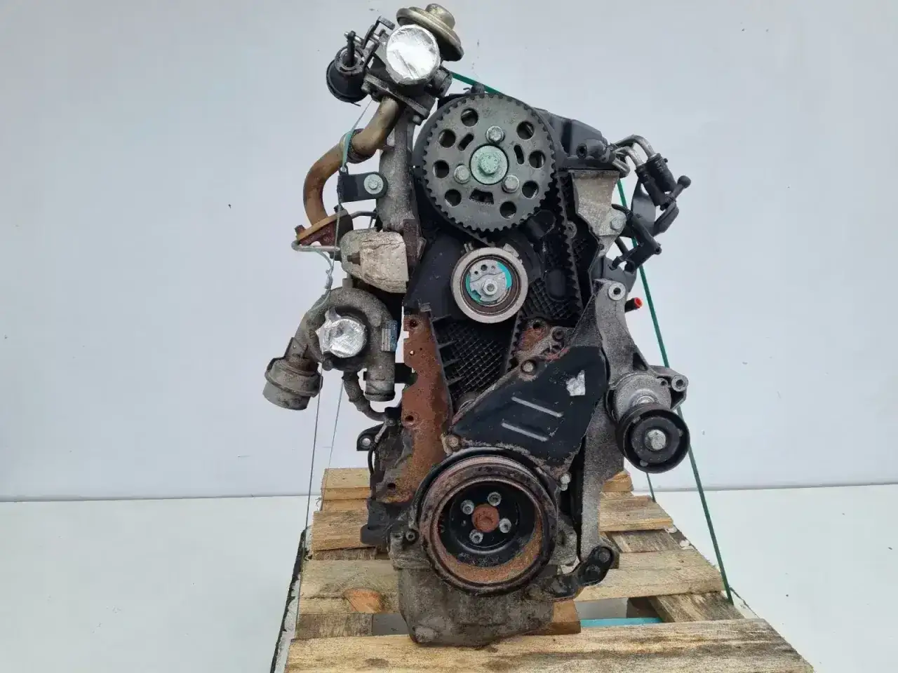 Silnik 1.9 TDI ARL z turbosprężarką, gotowy do montażu.