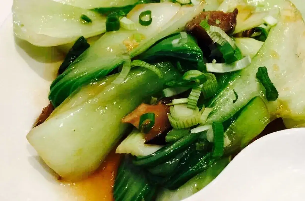Pyszne danie z pak choi, idealne do wypróbowania w domowych kuchniach. Te przepisy na kapustę pak choi zachwycą każdego!