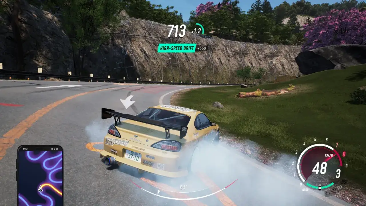 Żółty Nissan S15 w poślizgu na górskiej drodze, dymiące opony. JDM Japanese Drift Master w akcji, wynik 713.