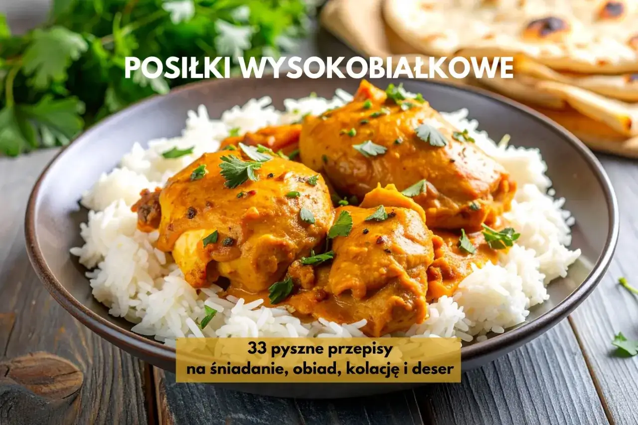 Pyszne danie z kurczakiem w sosie curry na ryżu, idealne do diety wysokobiałkowej. 33 przepisy na śniadanie, obiad, kolację i deser.