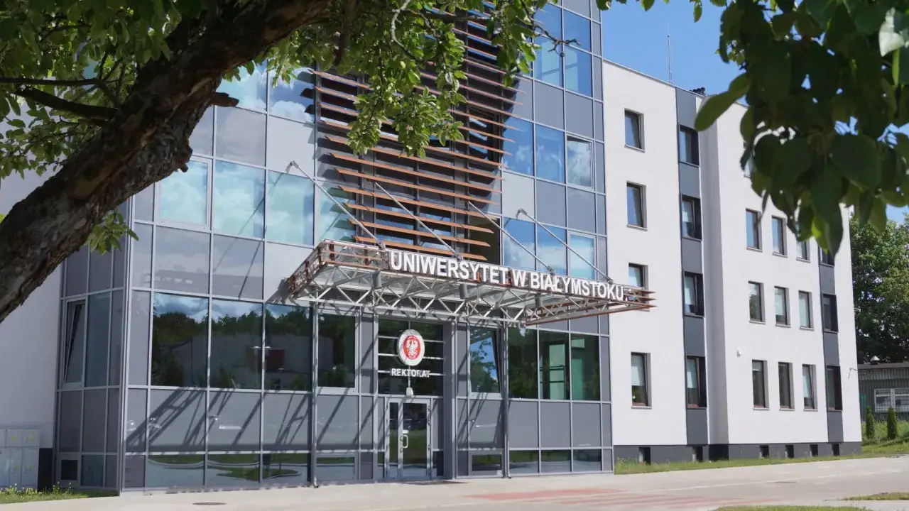 Nowoczesny budynek Uniwersytetu w Białymstoku, idealne miejsce na studia zaoczne Białystok.