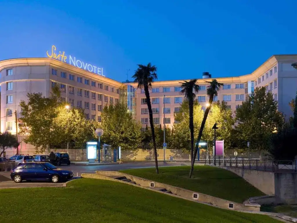 Comparaison Novotel Montpellier Sud Lattes et Novotel Suites Antigone