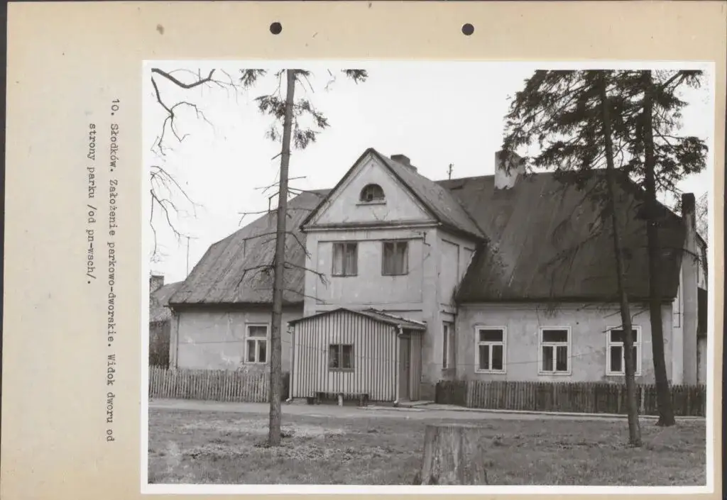 dwór w Słodkowie park