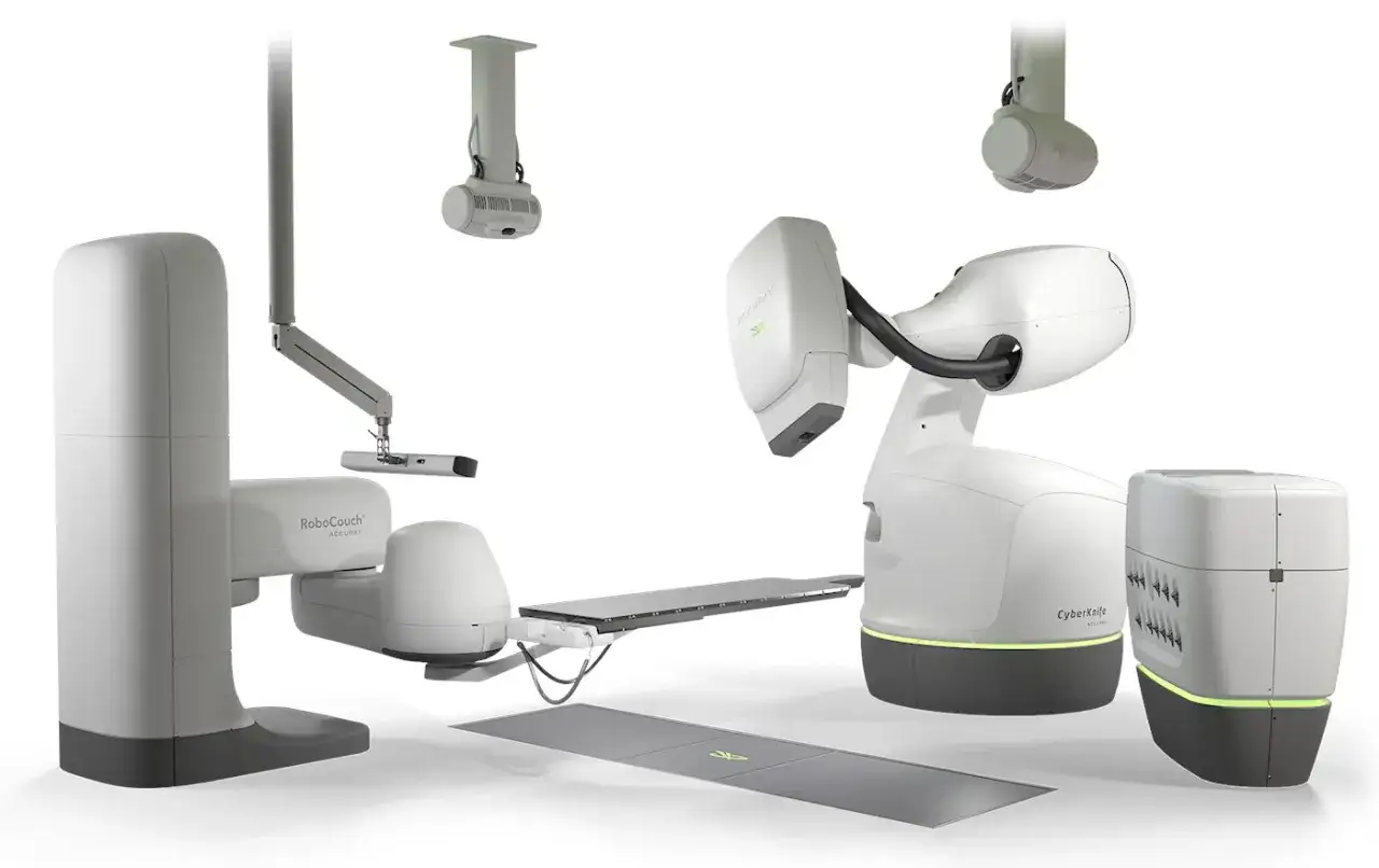 CyberKnife-Systeme: Präzise Strahlentherapie, aber die Nachteile wie hohe Kosten und komplexe Handhabung sind zu bedenken.