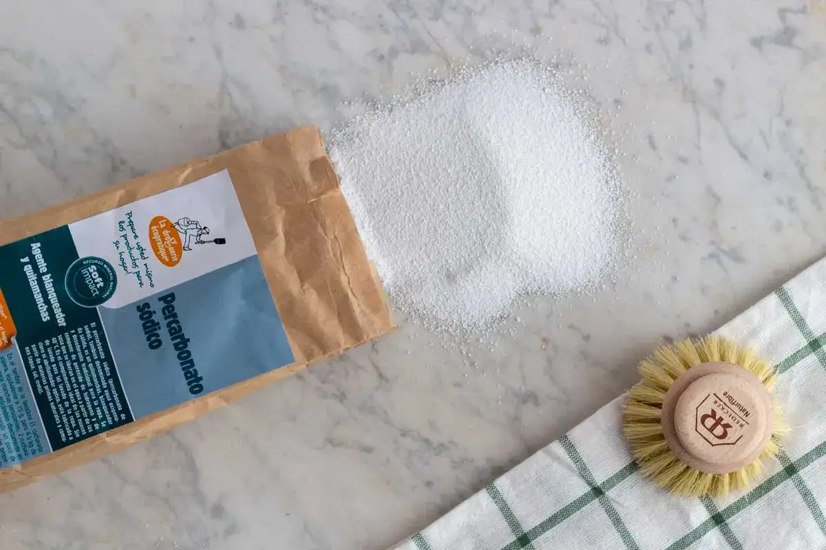 Percarbonato s&oacute;dico, un agente blanqueador y quitamanchas natural, ideal para la ropa.