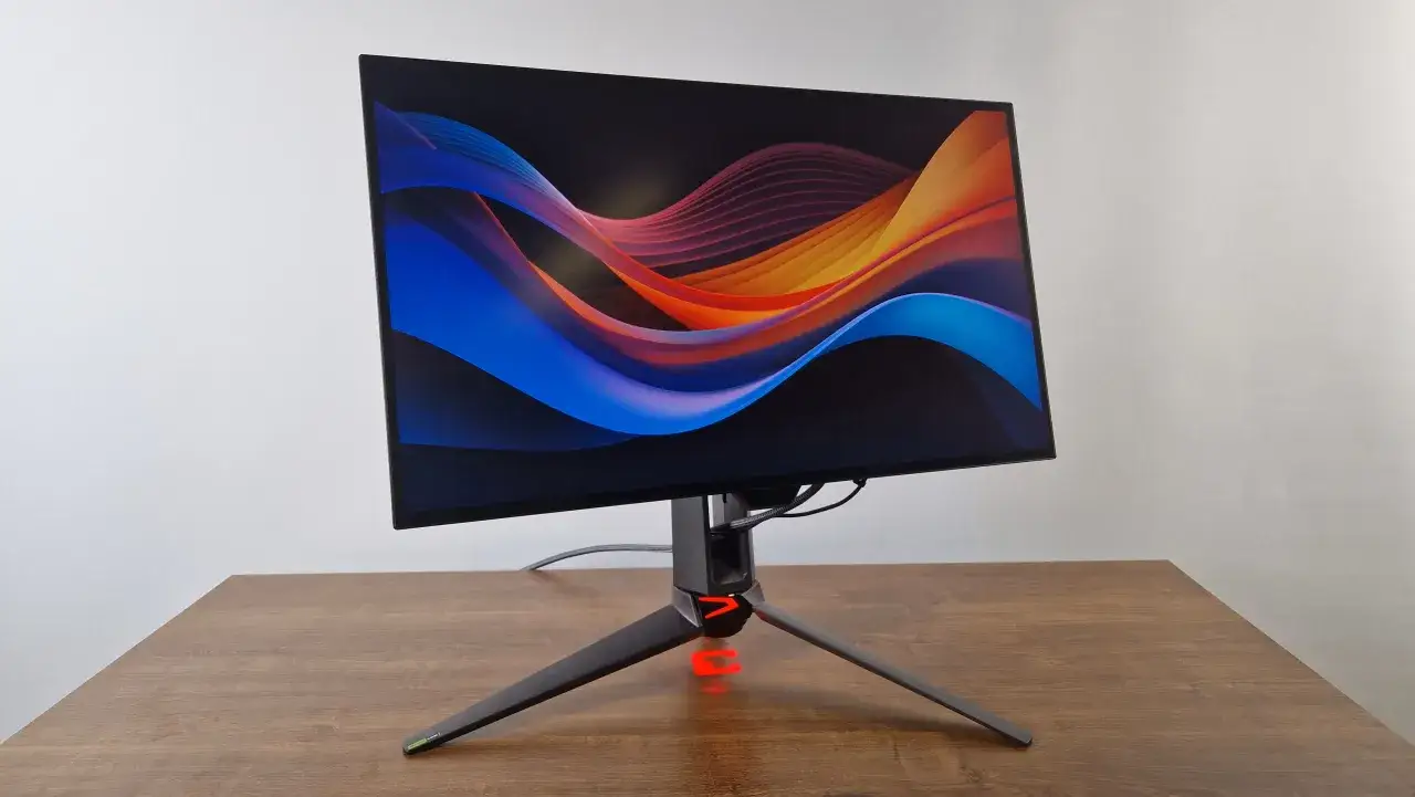 Moderner OLED Monitor Test mit lebendigen Farben und einem futuristischen Ständer mit roter Beleuchtung.