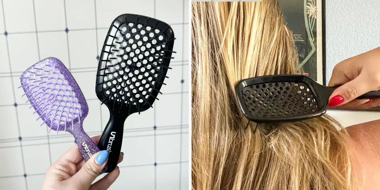 Jaka szczotka do włosów? Dwie szczotki Unbrush: fioletowa brokatowa i czarna, jedna używana do rozczesywania blond włosów.