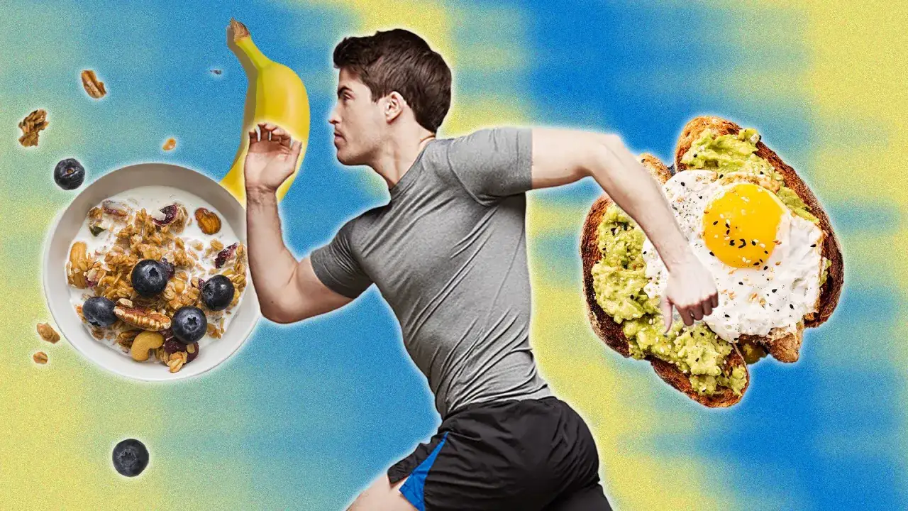Biegnący mężczyzna z bananem, miską granoli i tostem z awokado i jajkiem. Idealny posiłek przed treningiem.