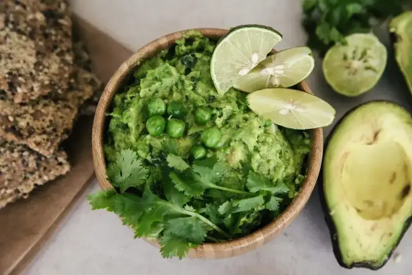 Zdjęcie Jak przechowywać guacamole, aby uniknąć brązowienia i psucia