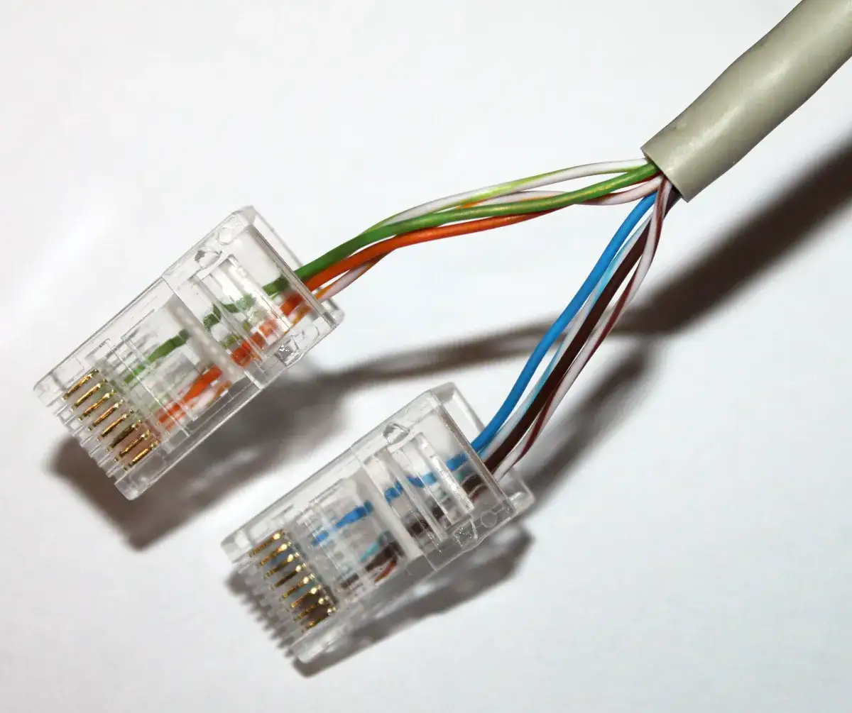 Zdjęcie Jak podłączyć kabel telefoniczny 4 żyłowy do RJ45 bez błędów