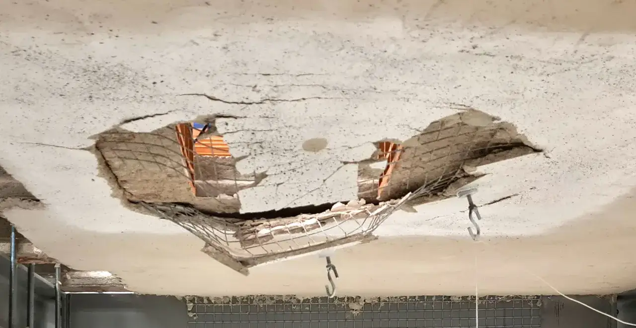 Sfondellamento pignatte: la soluzione &egrave; un intervento di ripristino strutturale per risolvere il cedimento del soffitto.