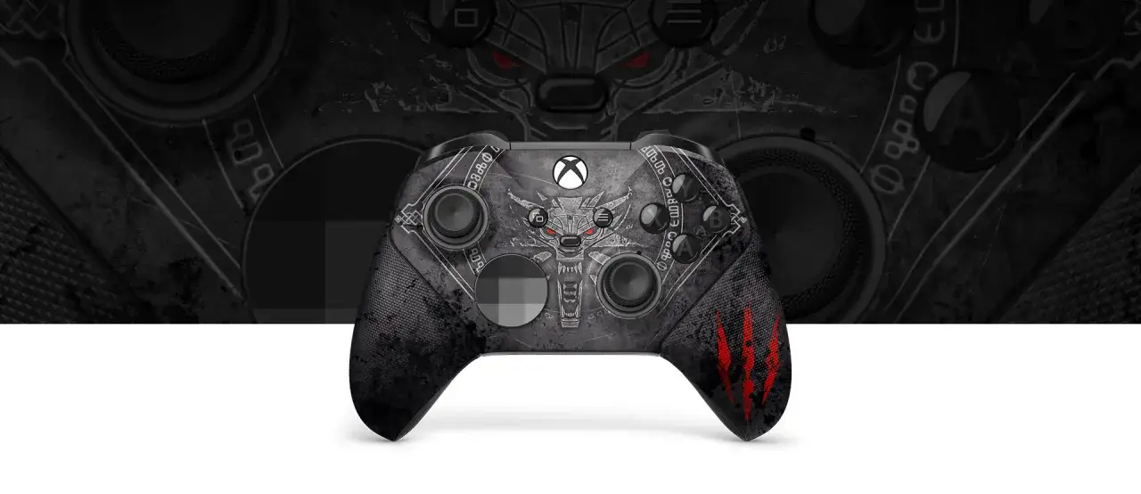 Kontroler Xbox z motywem Wiedźmina 3. Wilcza głowa i czerwone pazury zdobią czarną obudowę, idealną dla fanów gry.