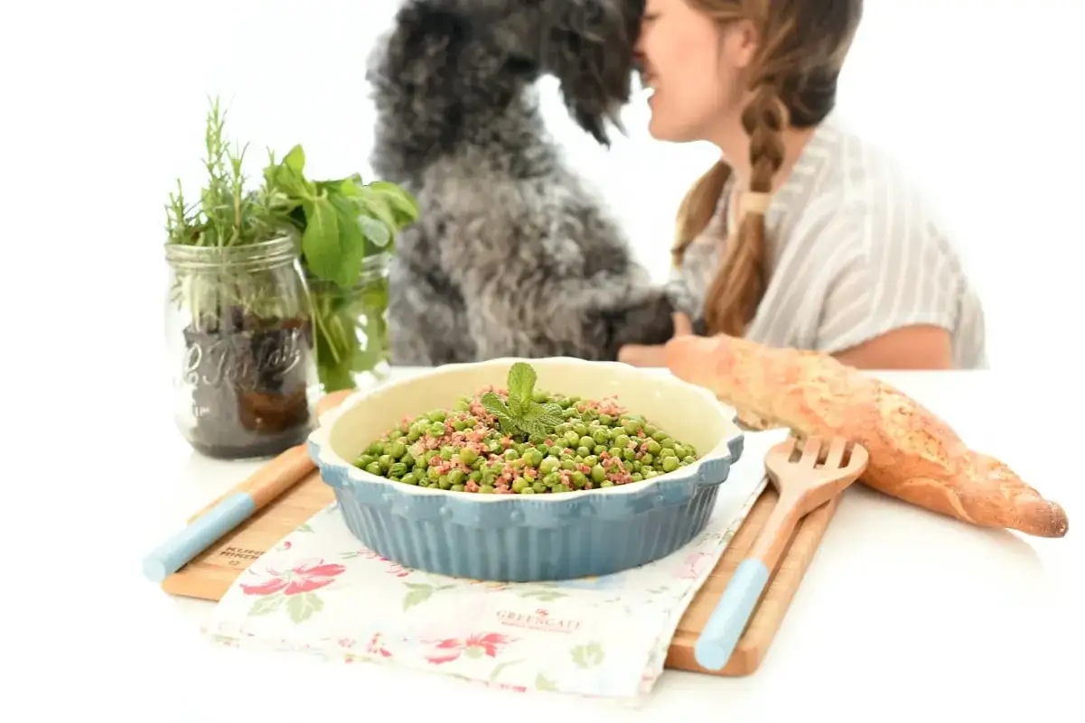 Guisantes con jam&oacute;n, un plato sencillo y delicioso, listo para disfrutar. &iexcl;Perfecto para tu Thermomix!