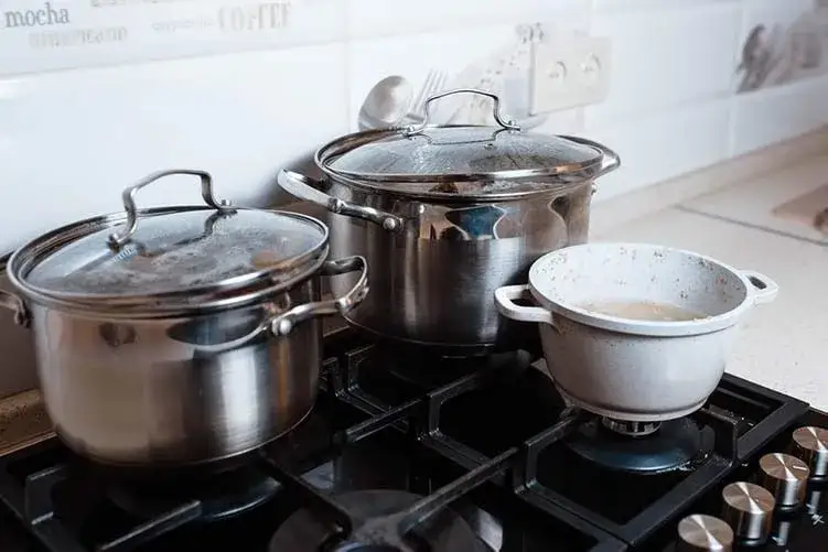 Zdrowe alternatywy dla garnk&oacute;w aluminiowych