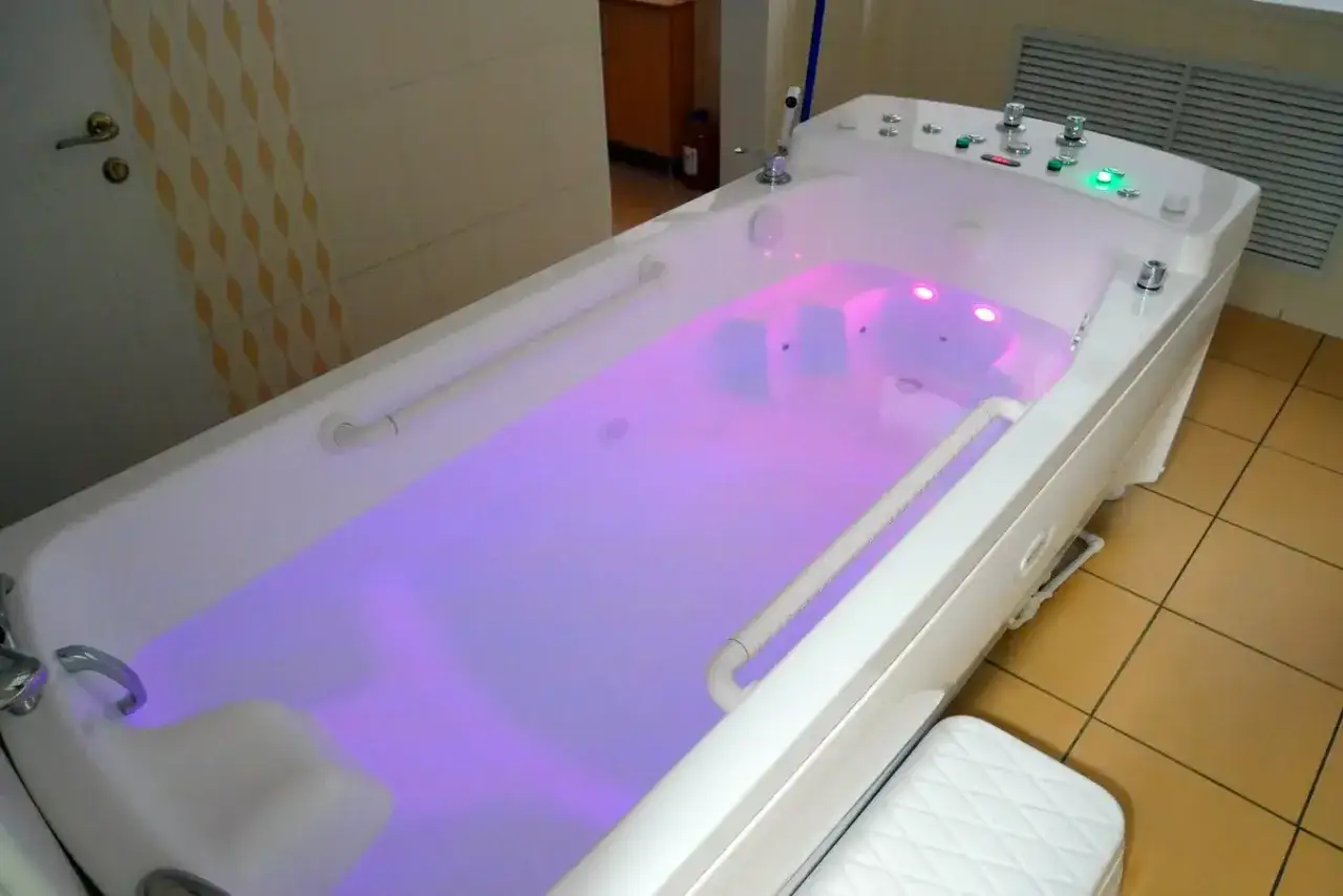 Funkcje dodatkowe w wannie spa chromoterapia aromaterapia
