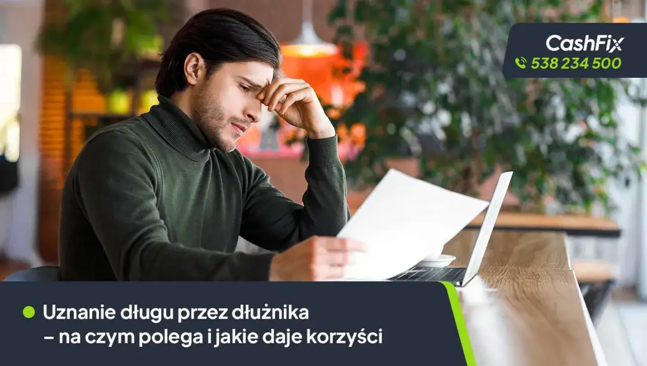 Zmartwiony mężczyzna analizuje dokumenty. Temat: uznanie długu przez dłużnika i jego korzyści. Kontakt: CashFix 538 234 500.