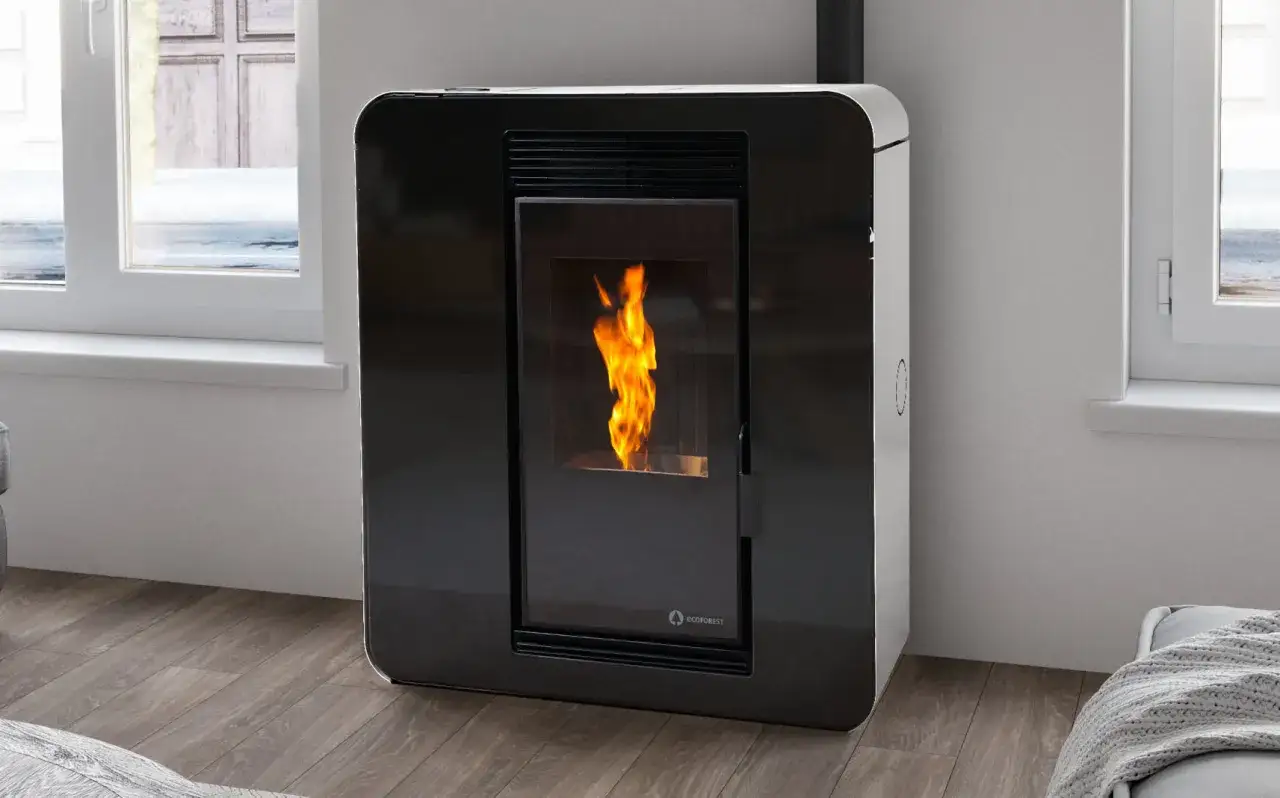 Estufa de pellets moderna con llama viva. Su dise&ntilde;o elegante y su potencia la convierten en el centro de atenci&oacute;n, ofreciendo calor y estilo.