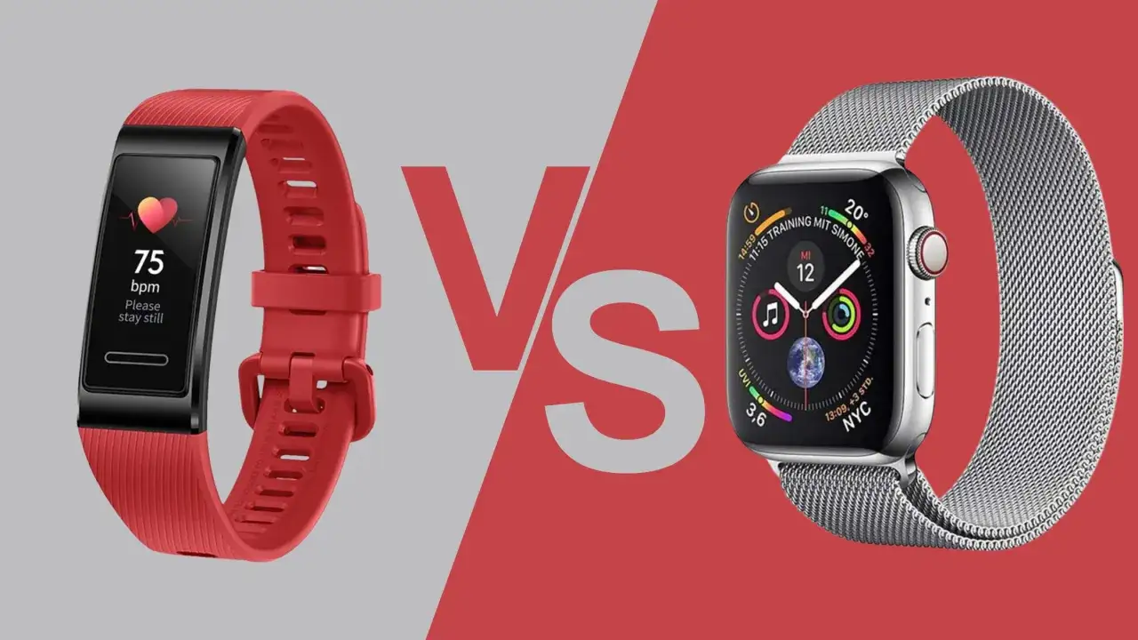 Czerwona opaska sportowa vs. srebrny smartwatch. Różnica między smartwatchem a opaską sportową – co kupić?