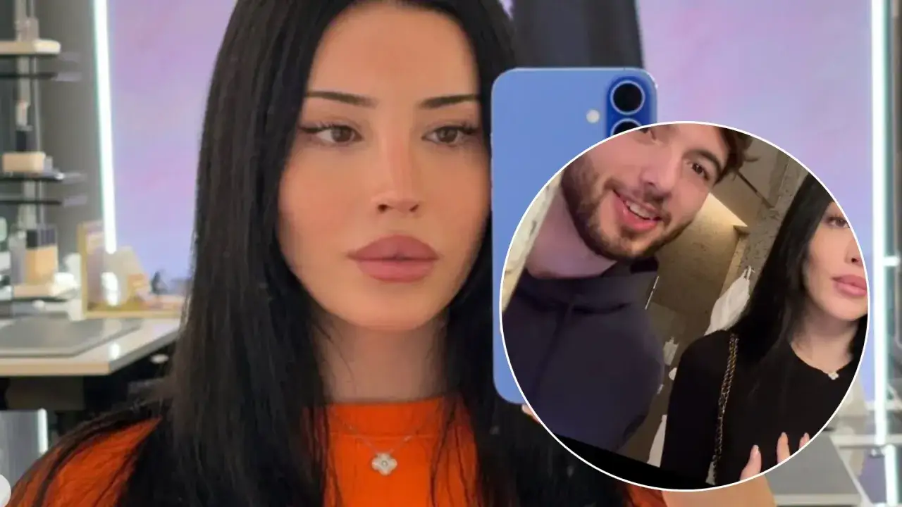 Kobieta z czarnymi włosami, przypominająca czarodziejkę Liz, robi selfie. Obok niej w okręgu widać uśmiechniętego mężczyznę i ją samą.