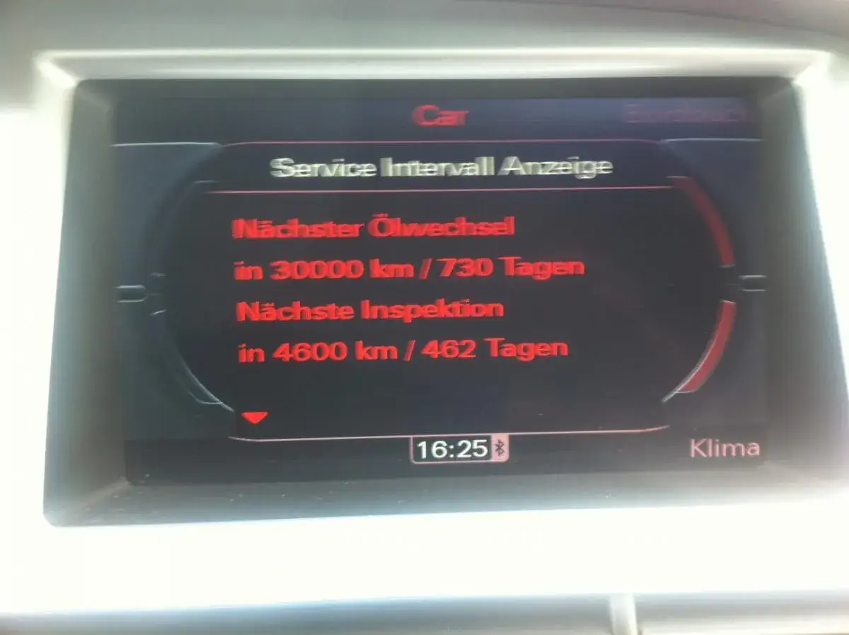 Audi Service-Anzeige: Nächster Ölwechsel in 30.000 km/730 Tagen, nächste Inspektion in 4.600 km/462 Tagen.