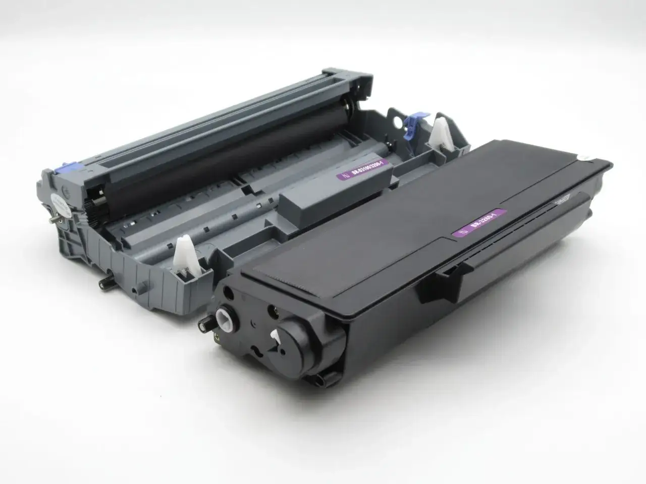 Czarny toner do drukarki laserowej i jego bęben światłoczuły. Zastanawiasz się, toner co to? To kluczowy element do drukowania.