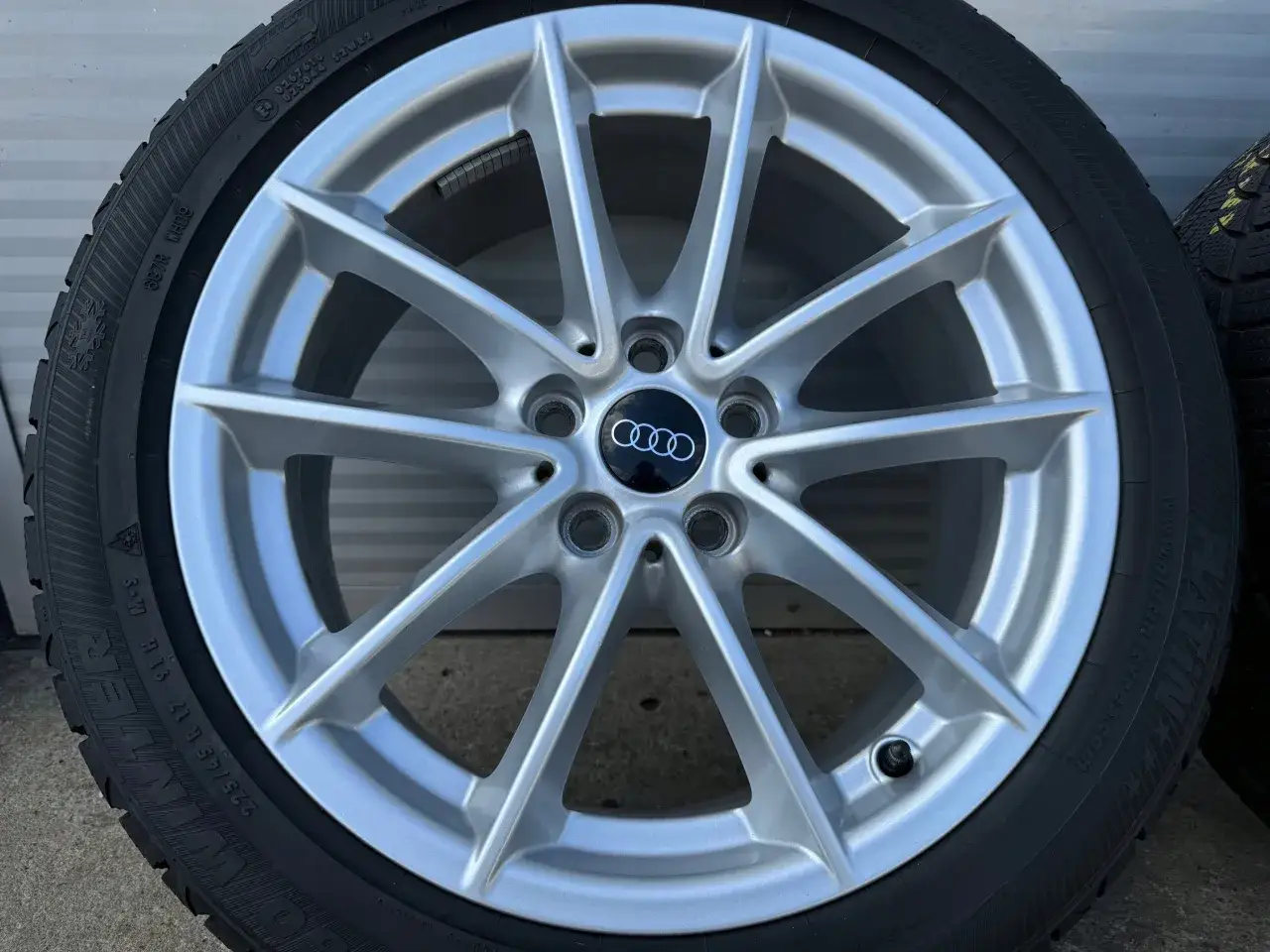 Audi A4 B7 z felgami 17 cali oryginalne opony