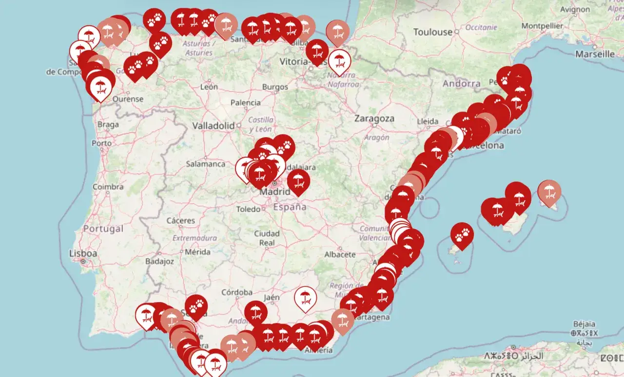 Mapa de España con marcadores de playas para perros. Destacan las playas para perros en Cabo de Gata, Almería.