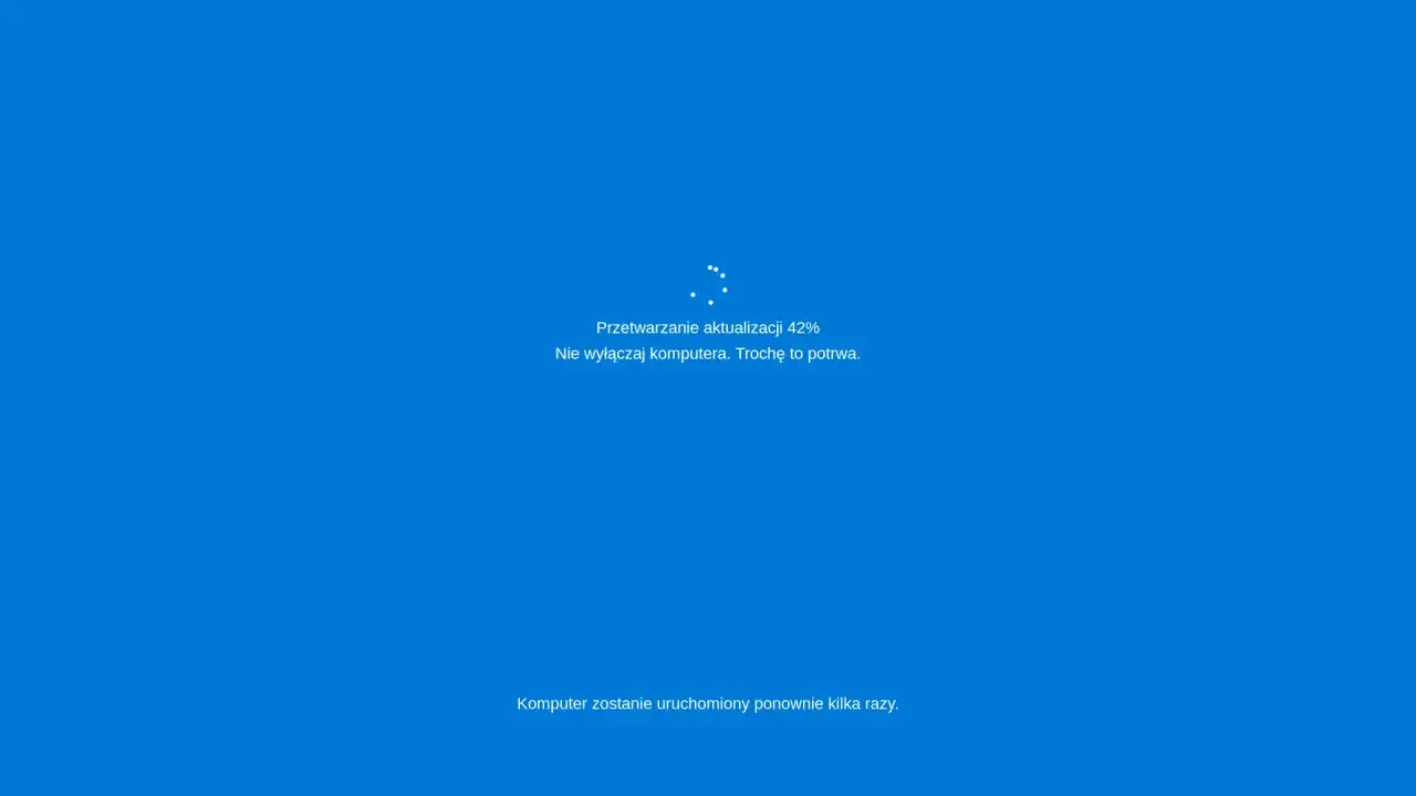 Aktualizacja Windows 10 za darmo w toku. Komputer przetwarza aktualizację (42%), nie wyłączaj go.