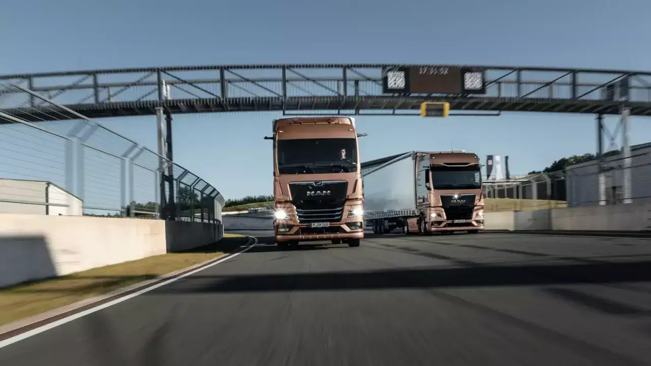 Ciężarówka w transporcie dalekobieżnym i ciężarówka budowlana