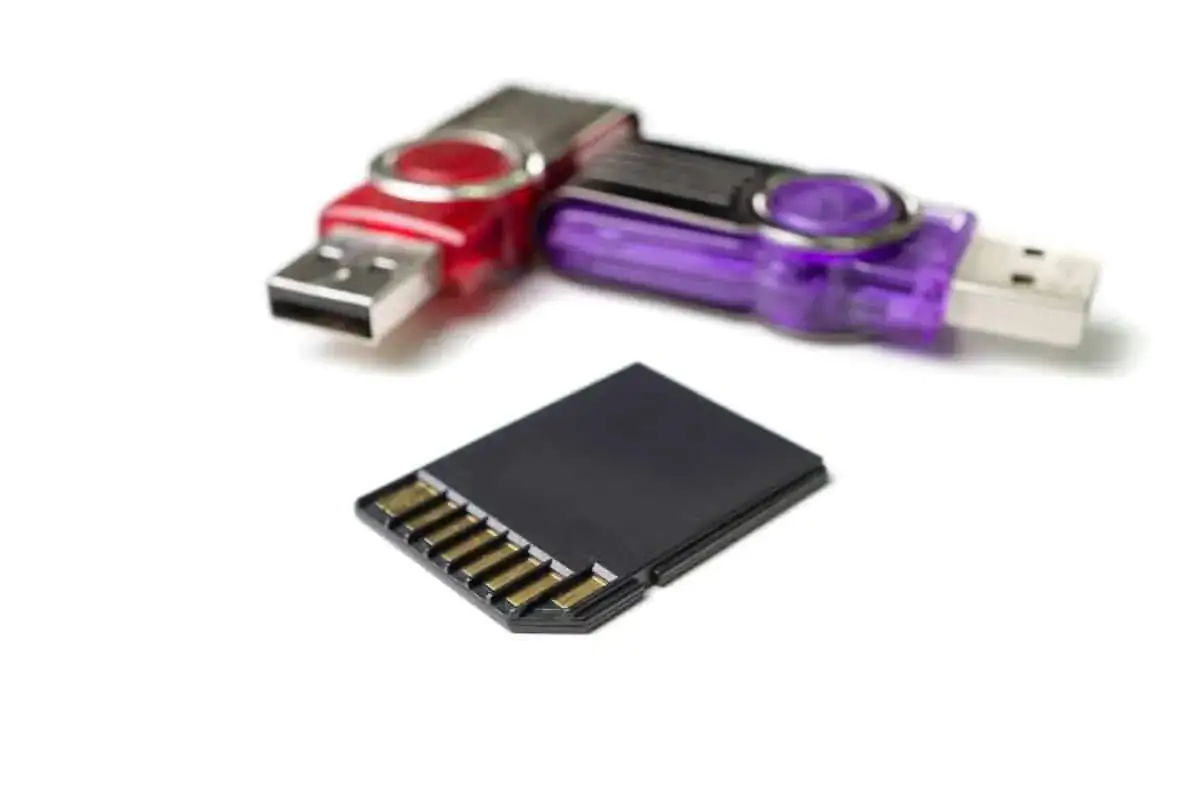 SD-Karte und USB-Sticks, ideal f&uuml;r Raspberry Pi Backup.