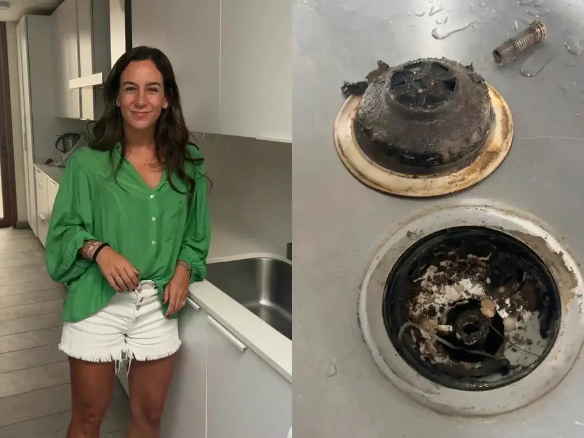 Mujer sonriente junto a un fregadero con desag&uuml;e sucio. Gu&iacute;a visual para saber como limpiar desague fregadero y eliminar obstrucciones.