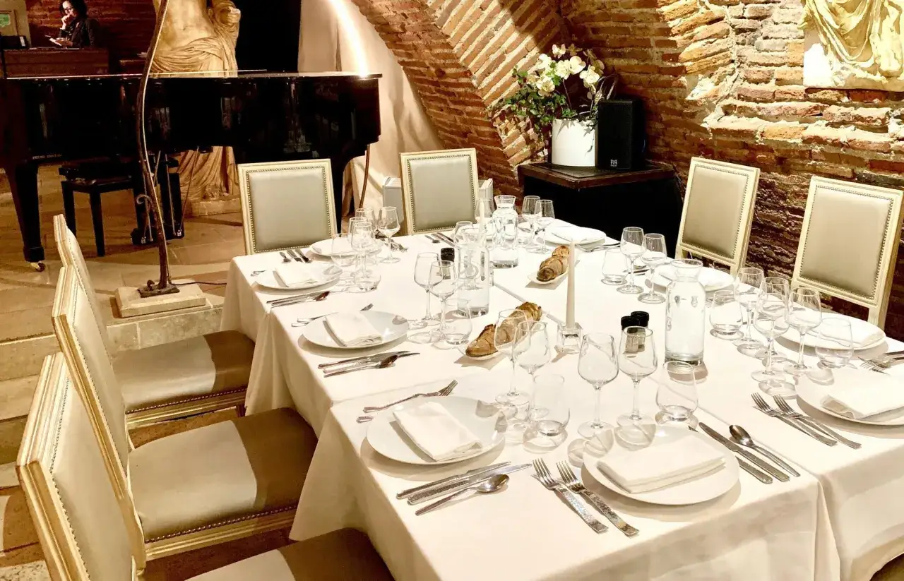 Intérieurs de restaurants romantiques Toulouse caves voûtées jardins cachés
